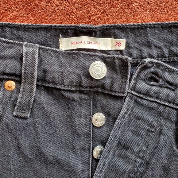 Levi's Ribcage Shorts - Picture 4 of 9